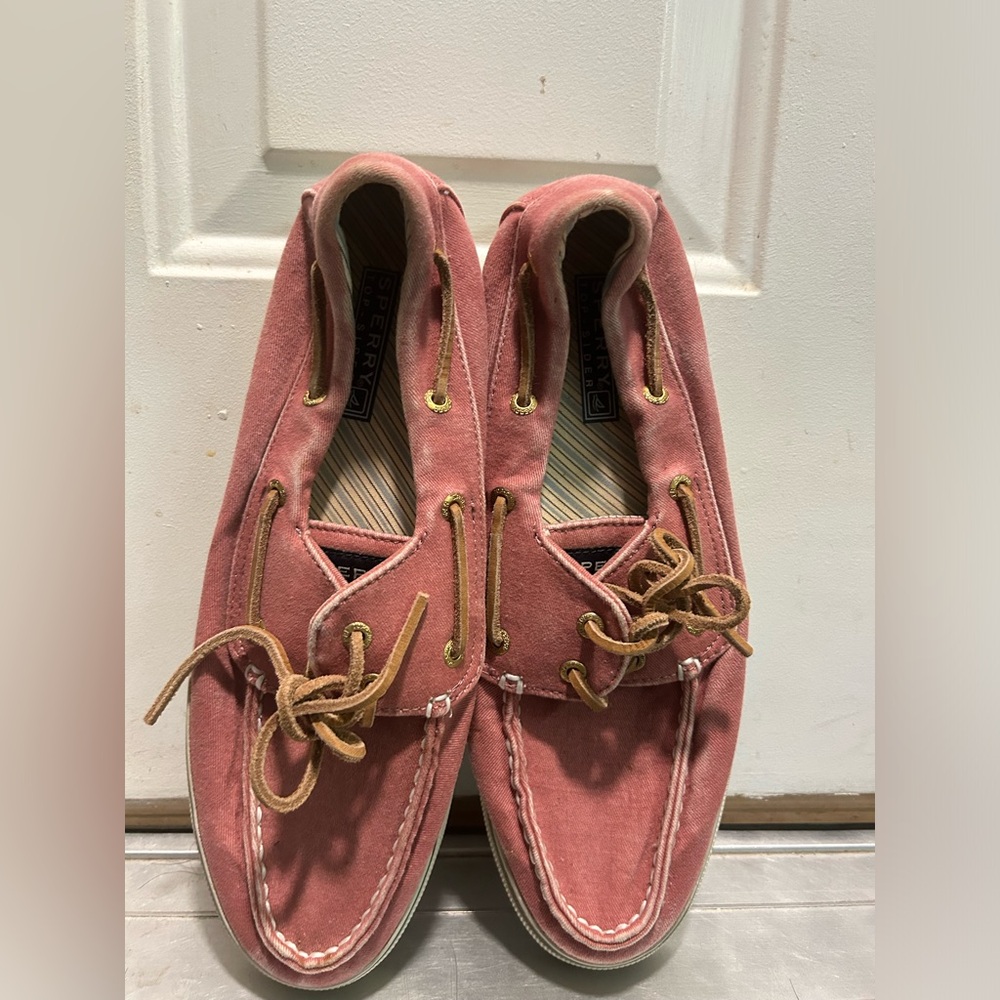 SPERRY boat shoes women’s size 9.5 worn once distressed red color